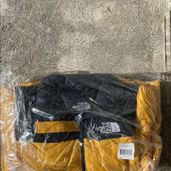 The North Face 1996 Retro Nuptse Puffer Jacket - Picture 3 of 4